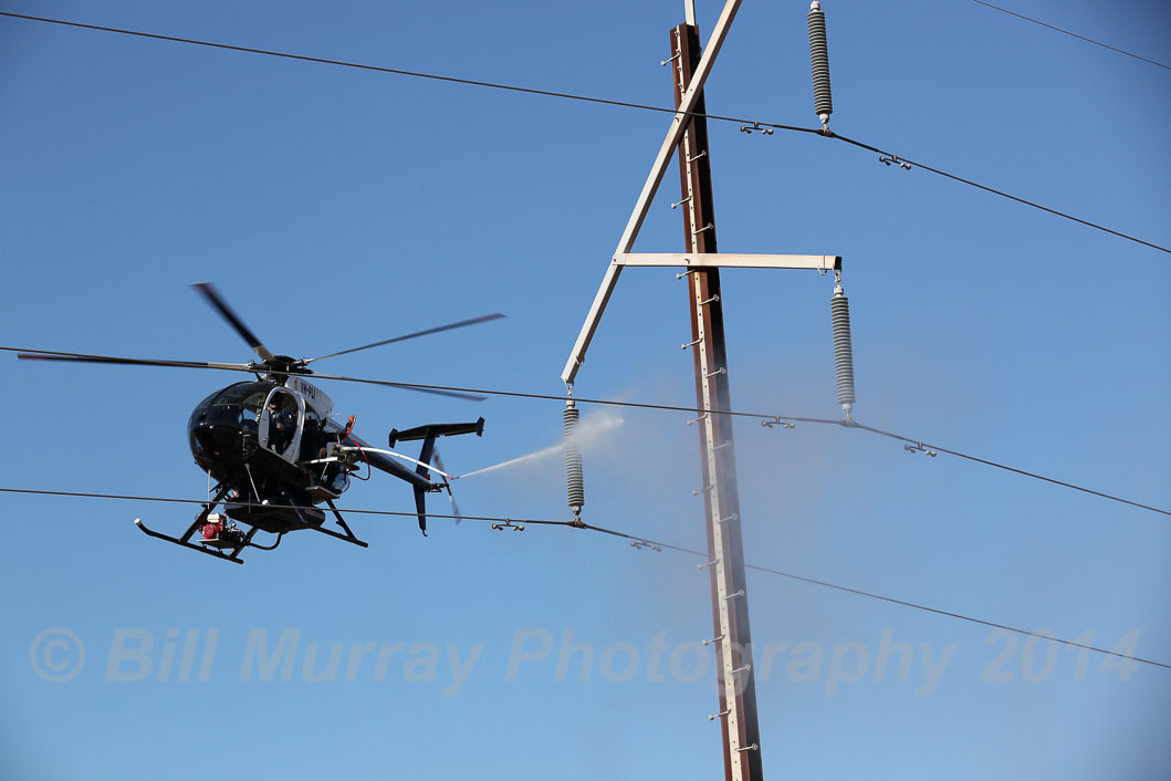 Helicopter-Aeropower VH-PLI Washing Insulators 2014-01-13_35