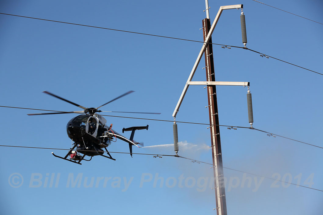 Helicopter-Aeropower VH-PLI Washing Insulators 2014-01-13_36