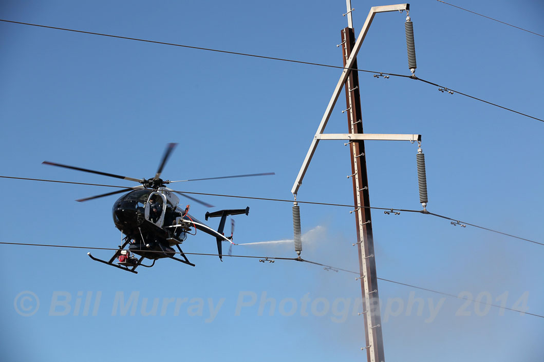 Helicopter-Aeropower VH-PLI Washing Insulators 2014-01-13_37