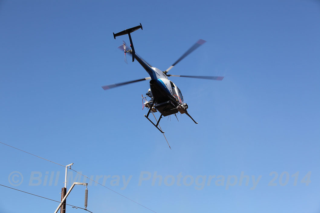 Helicopter-Aeropower VH-PLI Washing Insulators 2014-01-13_44