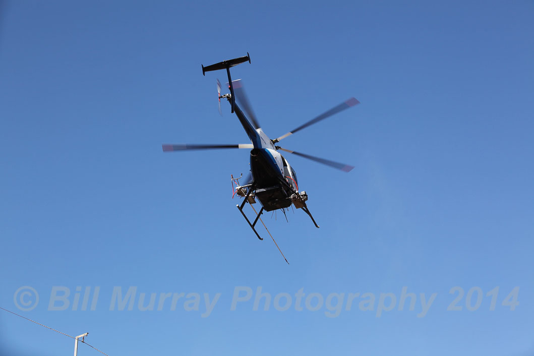 Helicopter-Aeropower VH-PLI Washing Insulators 2014-01-13_45